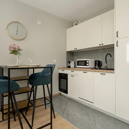 Bright Browary Wroclawskie With Parking By Renters Apartment *