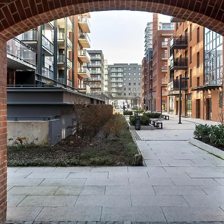 Bright Browary Wroclawskie With Parking By Renters Apartment Wroclaw