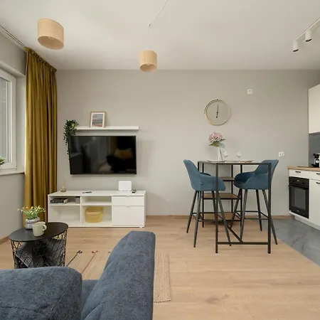 Apartment Bright Browary Wroclawskie With Parking By Renters