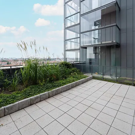 Apartment Bright Browary Wroclawskie With Parking By Renters